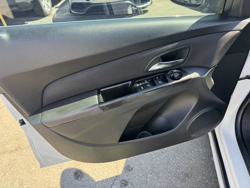Used 2014 Chevrolet Cruze LT image 3