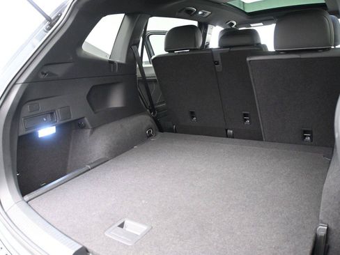 Certified 2023 Volkswagen Tiguan SE R-Line AWD/4WD image 11