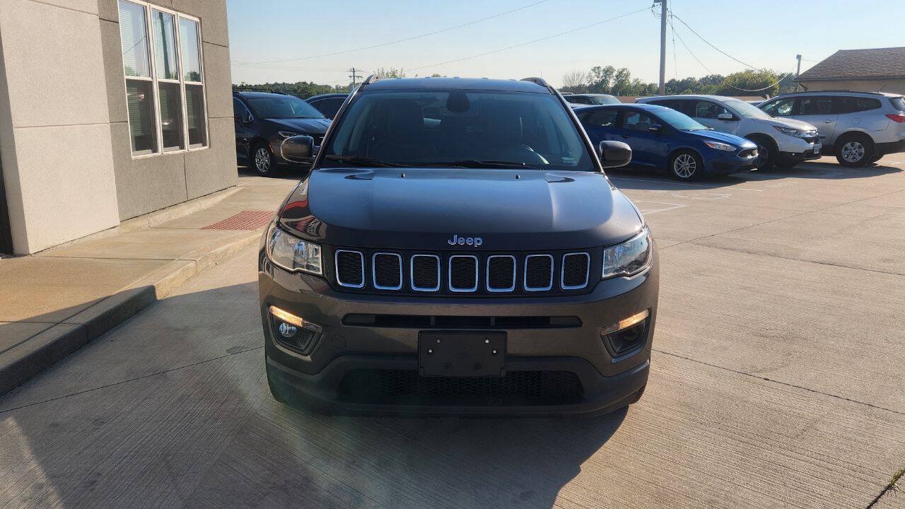 Used 2018 Jeep Compass Latitude w/ Popular Equipment Group FWD image 9