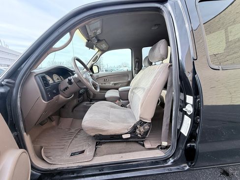 Used 2004 Toyota Tacoma PreRunner image 10