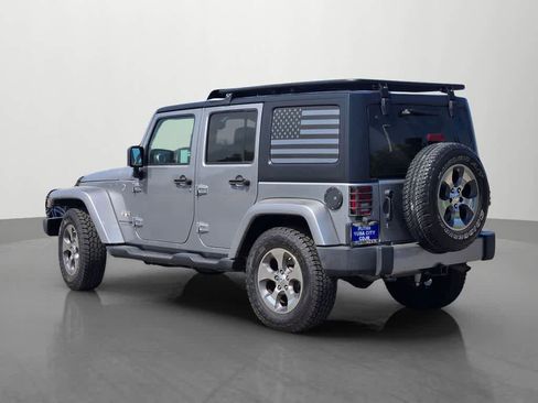Used 2018 Jeep Wrangler Unlimited Sahara w/ Connectivity Group AWD/4WD image 4