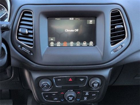 Certified 2021 Jeep Compass Latitude image 17