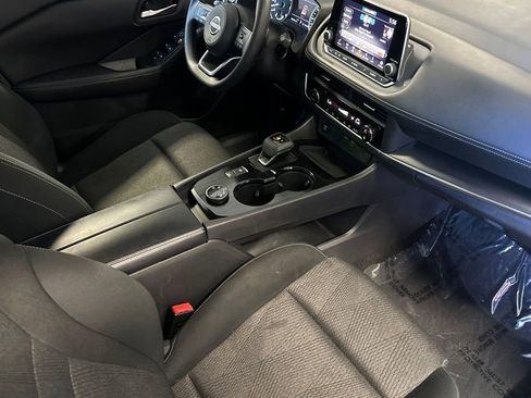 Used 2024 Nissan Rogue SV AWD/4WD image 16
