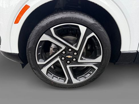 Used 2025 Chevrolet Equinox EV LT w/ Convenience Package II image 9