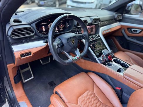 Used 2019 Lamborghini Urus AWD/4WD image 17