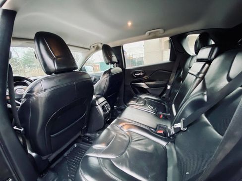 Used 2019 Jeep Cherokee Limited image 28