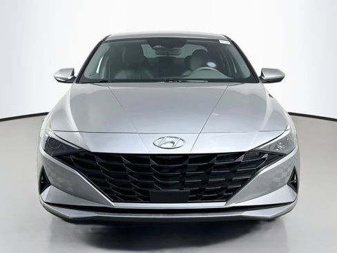 Used 2022 Hyundai Elantra SEL w/ Convenience Package FWD image 2