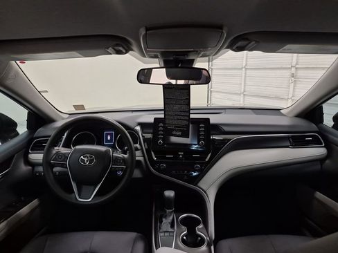 Used 2022 Toyota Camry LE image 20