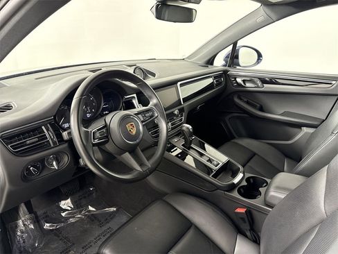 Certified 2023 Porsche Macan image 4