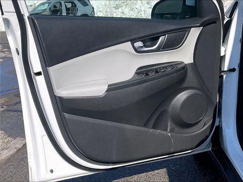 Used 2023 Hyundai Kona SE w/ Cargo Package image 9