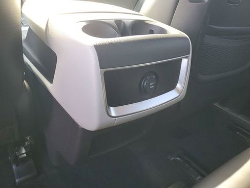 Used 2022 Kia Carnival LX w/ Paint Protection Package image 13