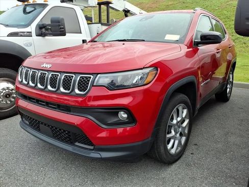 Used 2023 Jeep Compass Latitude w/ Sun and Sound Group AWD/4WD image 13