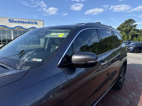 Certified 2022 Honda Pilot Touring image 5
