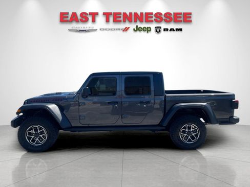 Used 2025 Jeep Gladiator Rubicon AWD/4WD image 6