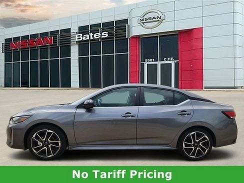 Used 2025 Nissan Sentra SR FWD image 3