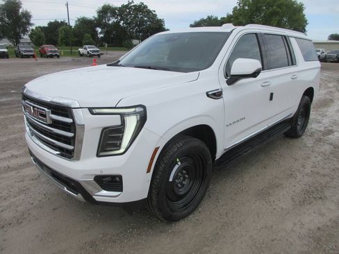 New 2026 GMC Yukon XL Elevation w/ Elevation Premium Package AWD/4WD image 9