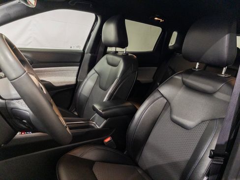 Used 2024 Jeep Compass Latitude image 13