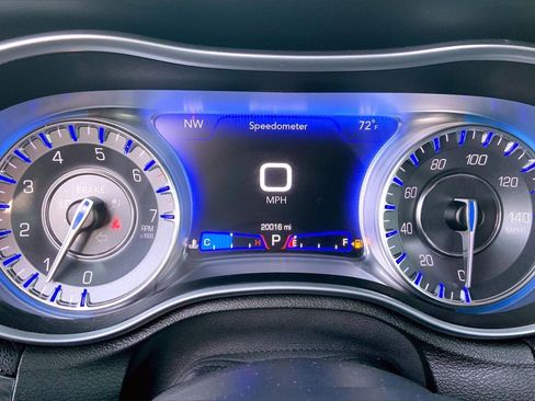 Used 2022 Chrysler 300 Touring w/ Sport Appearance Package image 17