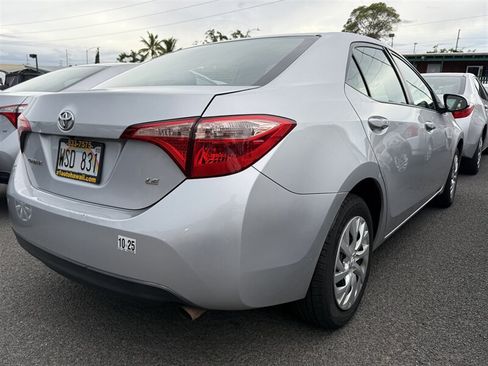 Used 2018 Toyota Corolla LE FWD image 3