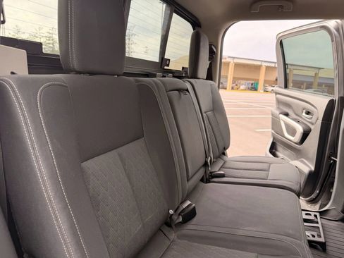 Used 2019 Nissan Titan SV w/ SV Convenience Package image 23