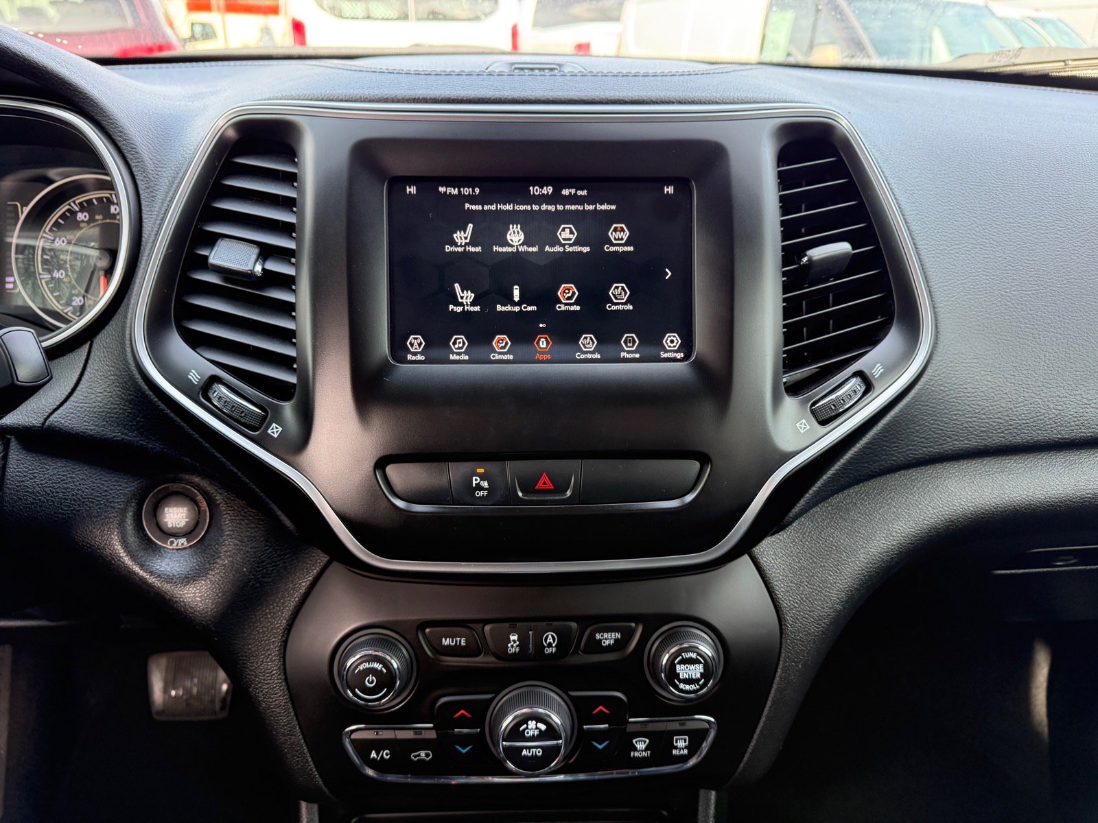 Used 2019 Jeep Cherokee Latitude Plus w/ Comfort/Convenience Group AWD/4WD image 25