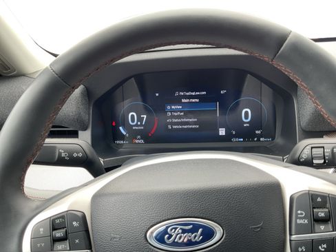 Used 2025 Ford Explorer Active w/ Active Comfort Package RWD image 12