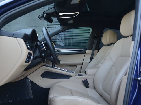 Certified 2026 Porsche Macan AWD/4WD image 16