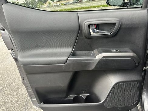 Used 2019 Toyota Tacoma TRD Sport w/ Technology Package AWD/4WD image 14