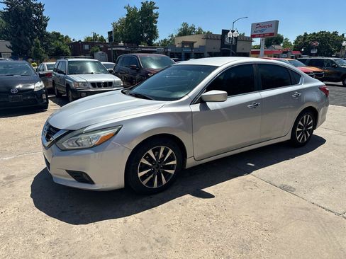 Used 2017 Nissan Altima 2.5 SV FWD image 1