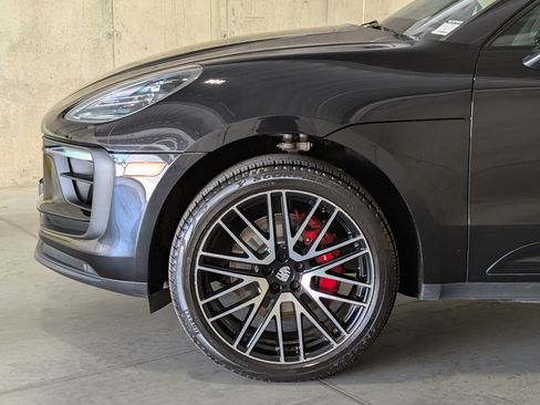 Certified 2022 Porsche Macan S AWD/4WD image 14
