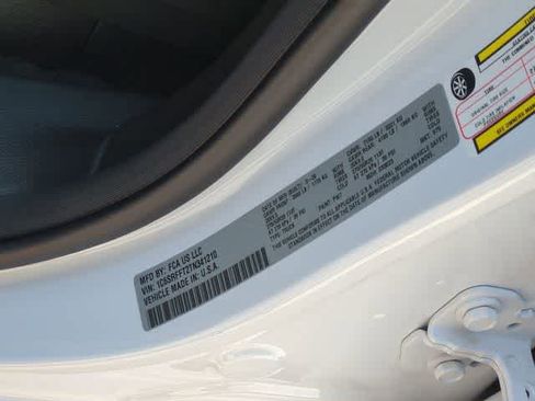 New 2026 RAM 1500 4x4 Crew Cab image 38