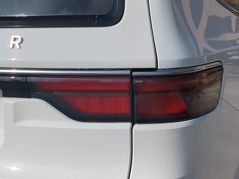 Used 2023 Jeep Wagoneer L Series III w/ Preferred Equipment Group image 38