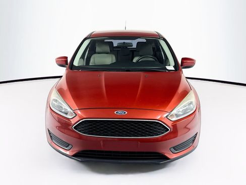 Used 2018 Ford Focus SE FWD image 2