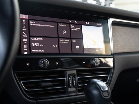 Used 2022 Porsche Macan GTS image 25