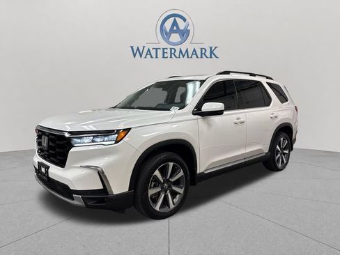 Used 2024 Honda Pilot Touring image 1