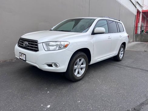 Used 2010 Toyota Highlander SE AWD/4WD image 1