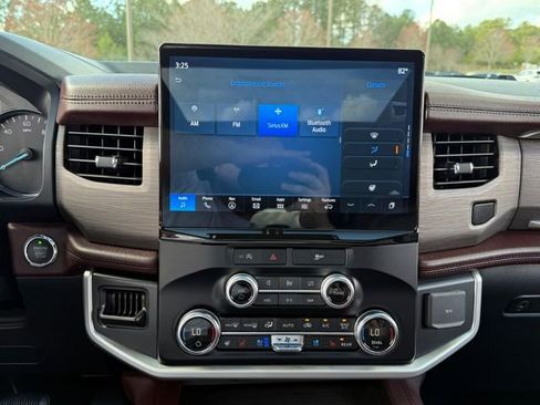 Used 2024 Ford Expedition Max Limited image 18