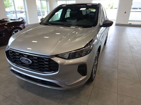 Used 2024 Ford Escape ST-Line w/ Tech Pack #1 AWD/4WD image 2