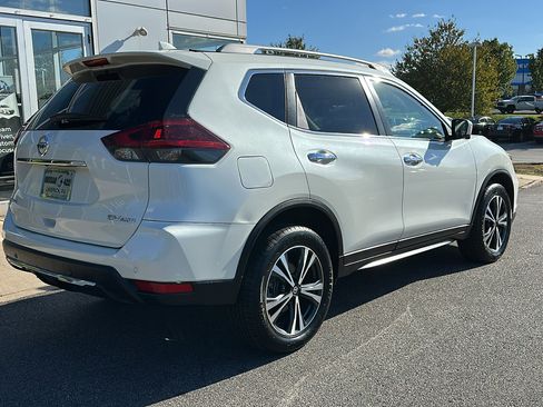 Used 2020 Nissan Rogue SV w/ Premium Package image 7