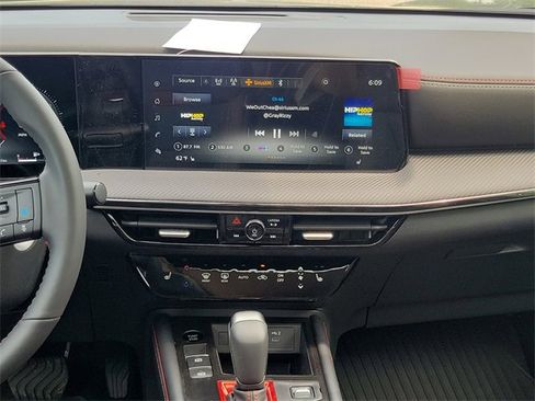 New 2025 Nissan Kicks SR w/ SR Premium Package image 25