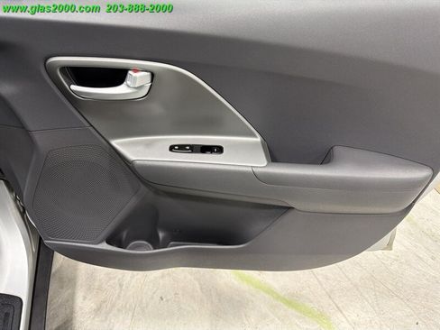 Used 2018 Kia Niro FE FWD image 29