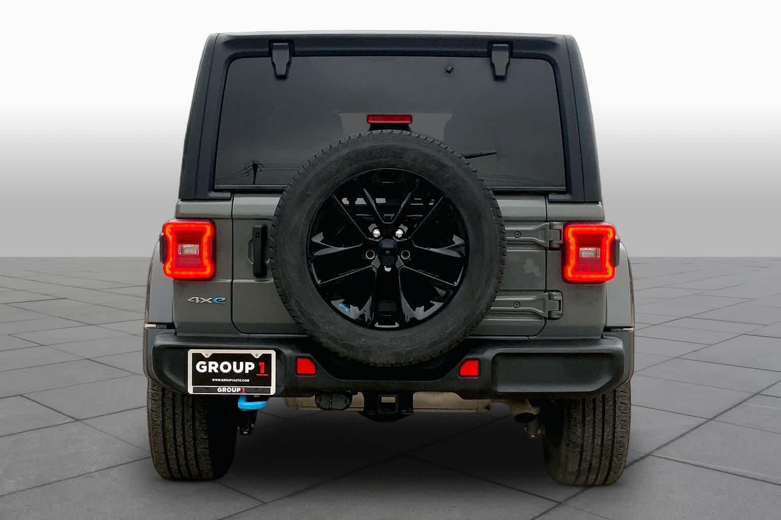 Used 2023 Jeep Wrangler Unlimited Sahara w/ Cold Weather Group AWD/4WD image 5