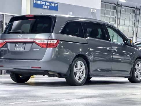 Used 2013 Honda Odyssey Touring Elite image 9
