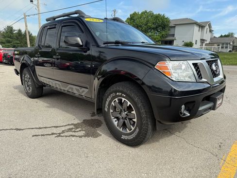 Used 2020 Nissan Frontier PRO-4X w/ Pro-4x Utility Package AWD/4WD image 3