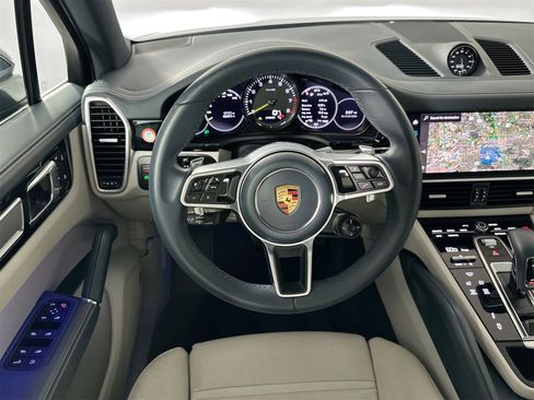 Certified 2023 Porsche Cayenne image 18