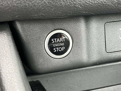 Used 2023 Nissan Rogue S AWD/4WD image 31