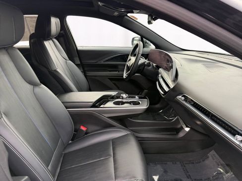 Used 2024 Cadillac Lyriq Luxury image 15