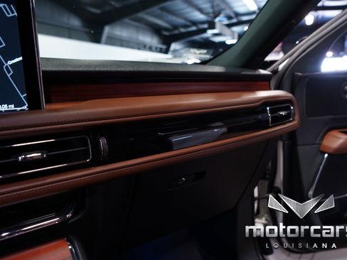 Used 2024 Lincoln Aviator Reserve w/ Jet Package RWD image 40