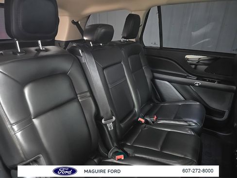 Used 2022 Lincoln Aviator AWD w/ Elements Package image 16