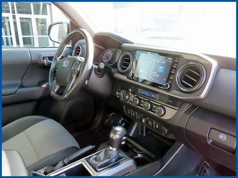 Used 2021 Toyota Tacoma TRD Sport image 9